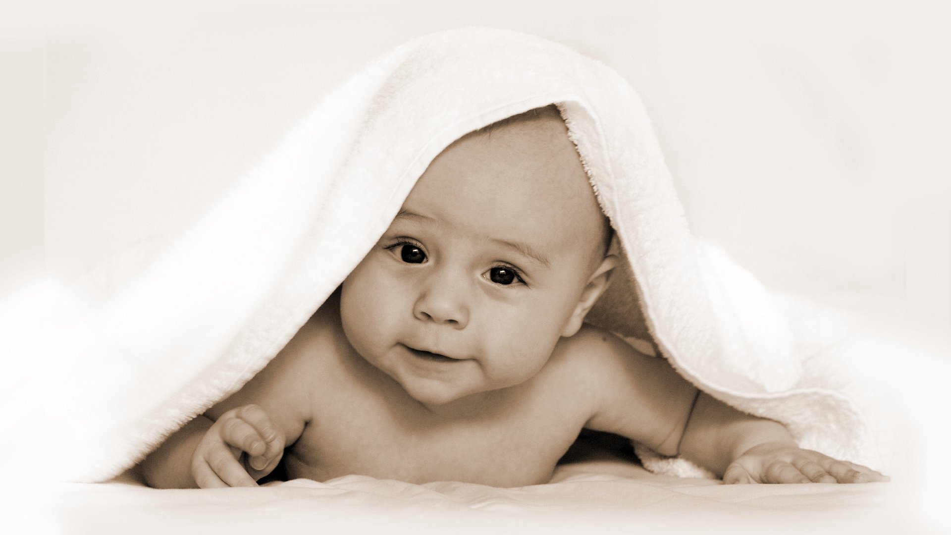 太原供卵公司机构捐卵女孩孕早期为宝宝的明亮眼镜而奋斗